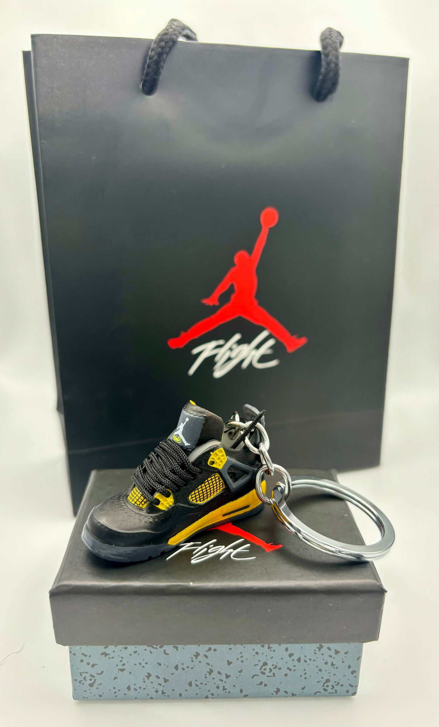 Jordan 4 Thunder